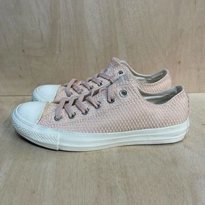 Converse Chuck Taylor All Star Sneakers Womens Size 7 Low Top Peach Shoes